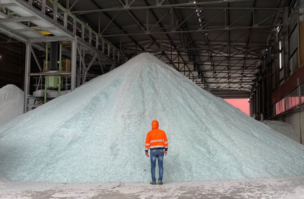 Riciclo del vetro piano, il progetto pilota che porta il post-consumo in fabbrica