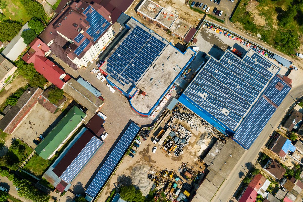 Fotovoltaico e accumulo, accordo da 507 milioni per uno dei maggiori portafogli FV e BESS in Italia